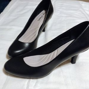 Easy street Black pumps
